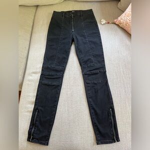 Urban Outfitters BDG Women’s Black Twig
High Rise Skinny Leg Jeans. Size 27.